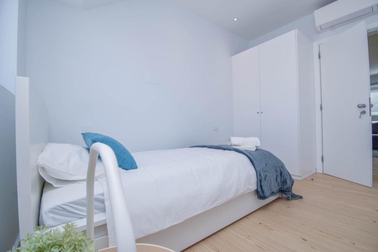 Central & Stylish 2 Bedroom Apartment W/ Balcony Cascais Esterno foto