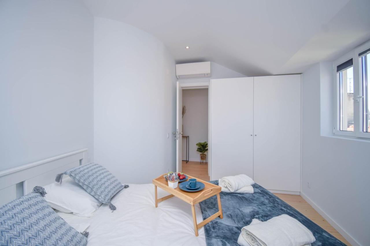 Central & Stylish 2 Bedroom Apartment W/ Balcony Cascais Esterno foto