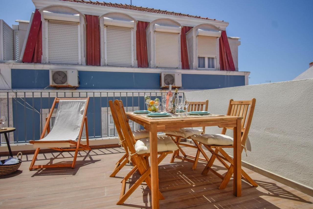 Central & Stylish 2 Bedroom Apartment W/ Balcony Cascais Esterno foto