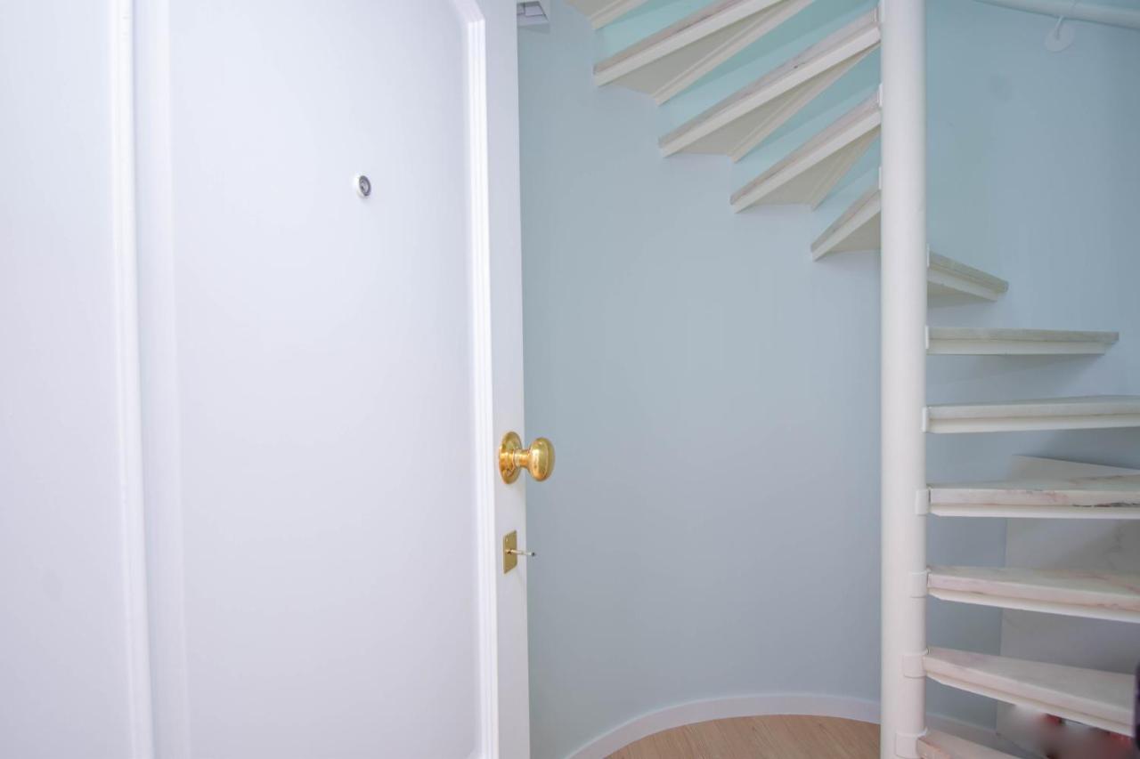 Central & Stylish 2 Bedroom Apartment W/ Balcony Cascais Esterno foto