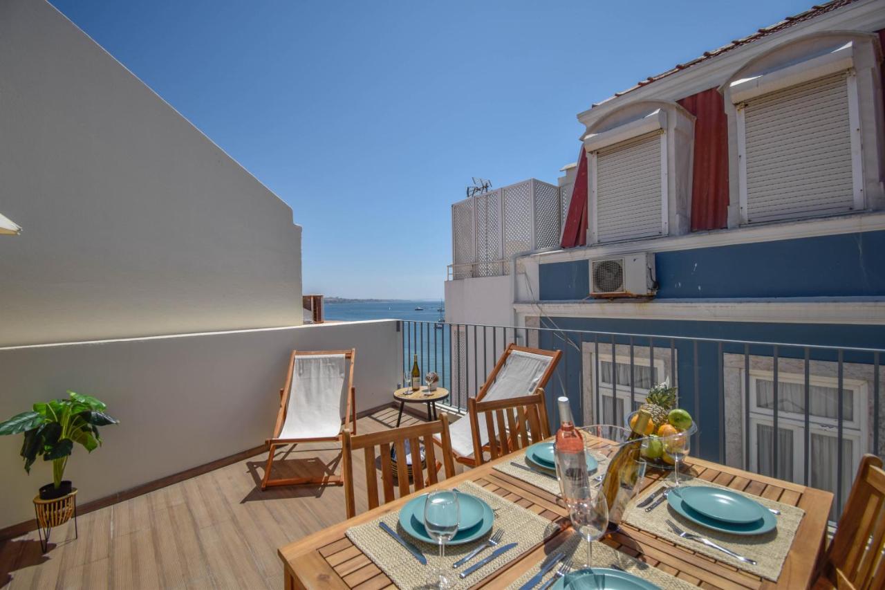 Central & Stylish 2 Bedroom Apartment W/ Balcony Cascais Esterno foto