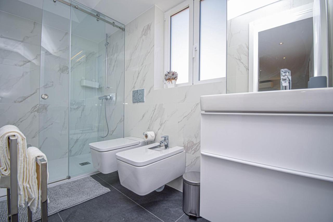 Central & Stylish 2 Bedroom Apartment W/ Balcony Cascais Esterno foto