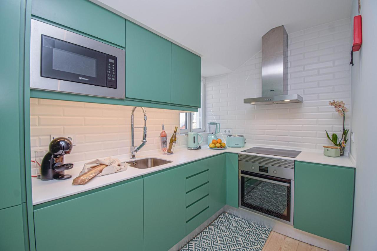 Central & Stylish 2 Bedroom Apartment W/ Balcony Cascais Esterno foto