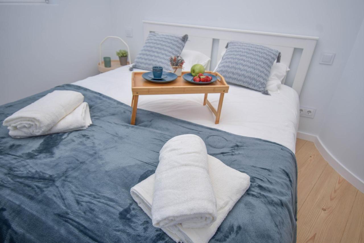 Central & Stylish 2 Bedroom Apartment W/ Balcony Cascais Esterno foto