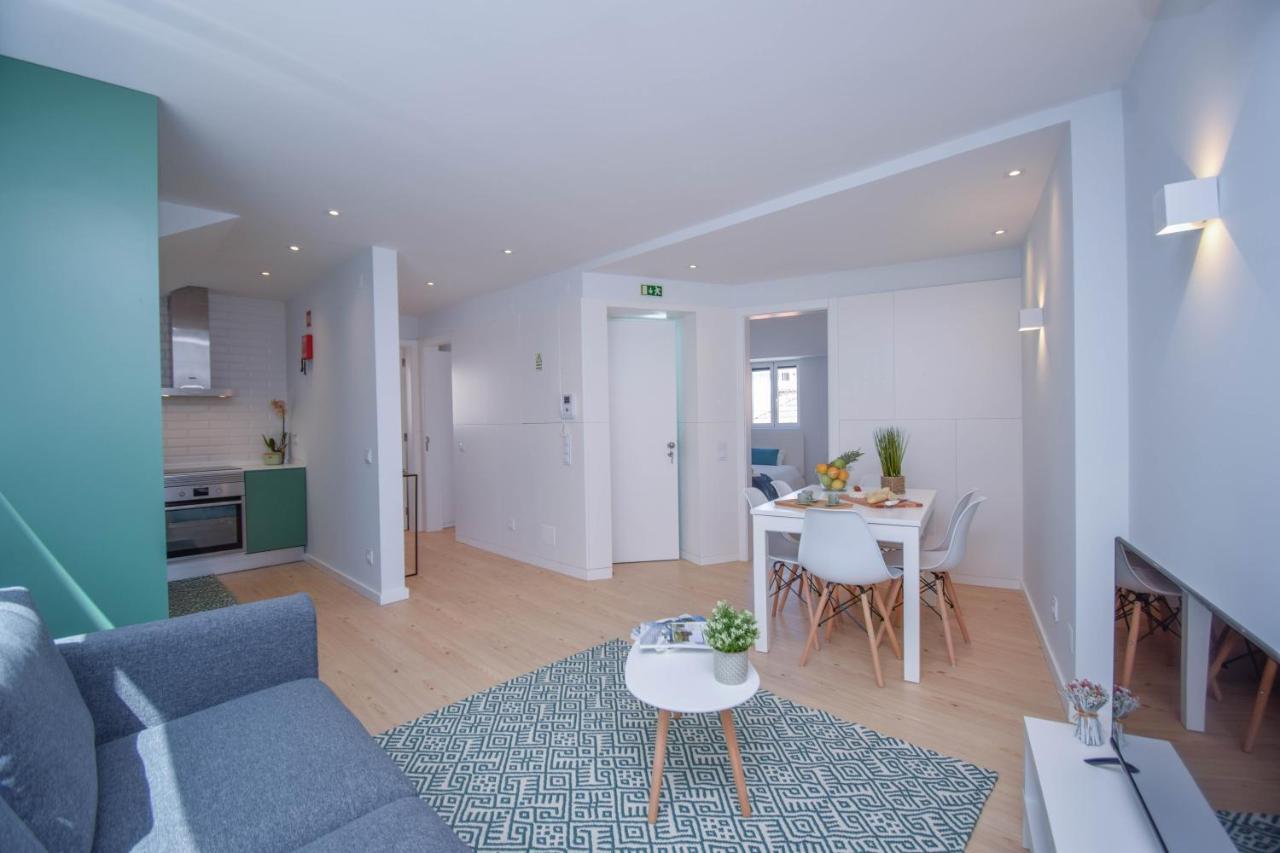 Central & Stylish 2 Bedroom Apartment W/ Balcony Cascais Esterno foto