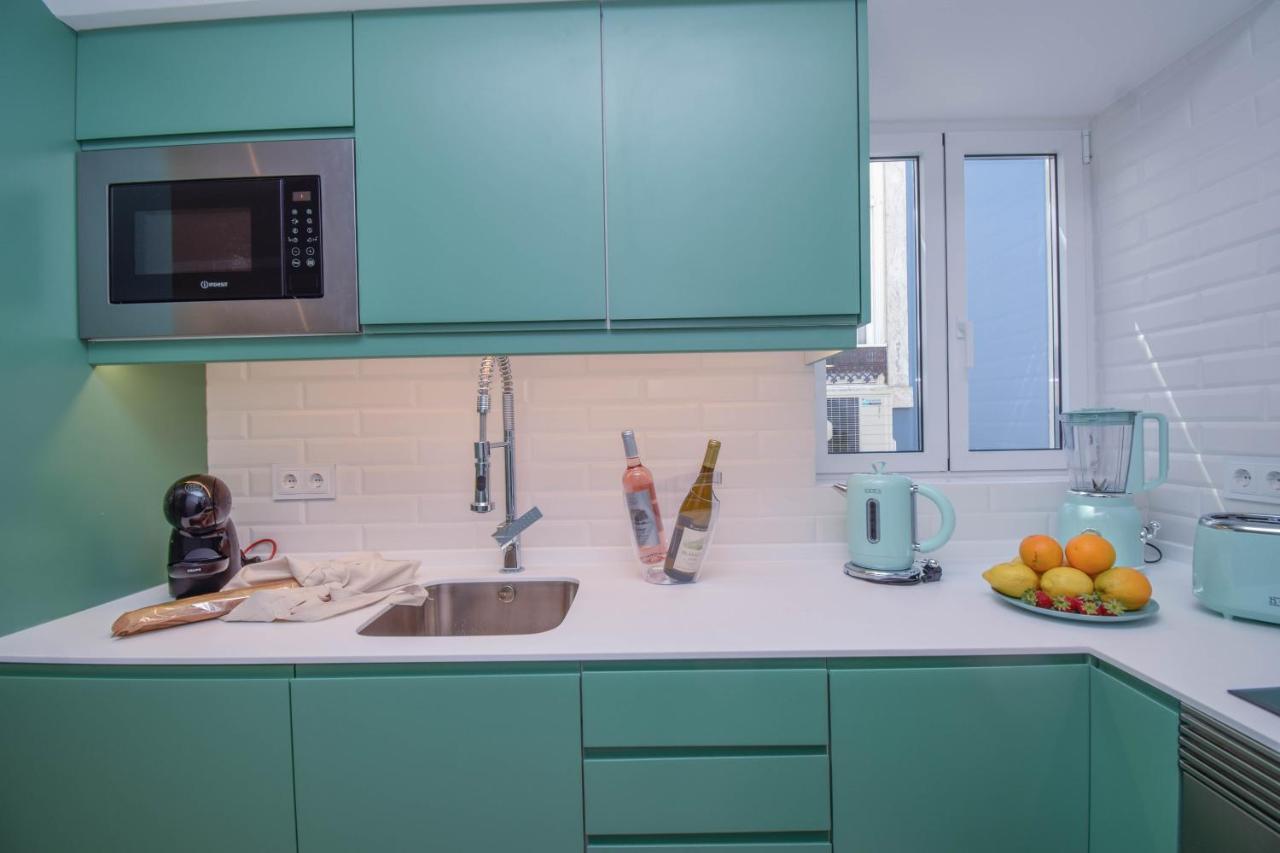 Central & Stylish 2 Bedroom Apartment W/ Balcony Cascais Esterno foto