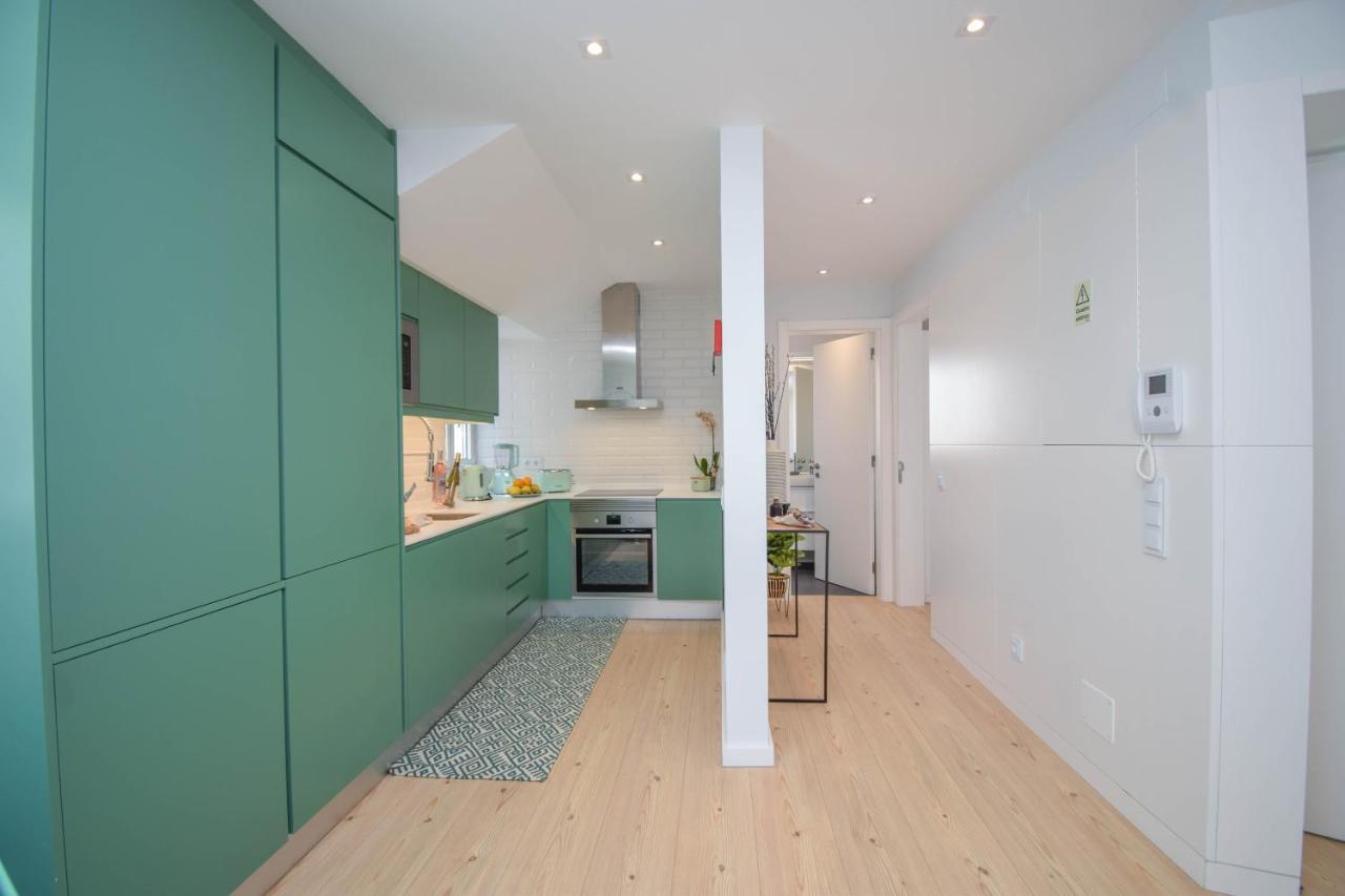 Central & Stylish 2 Bedroom Apartment W/ Balcony Cascais Esterno foto