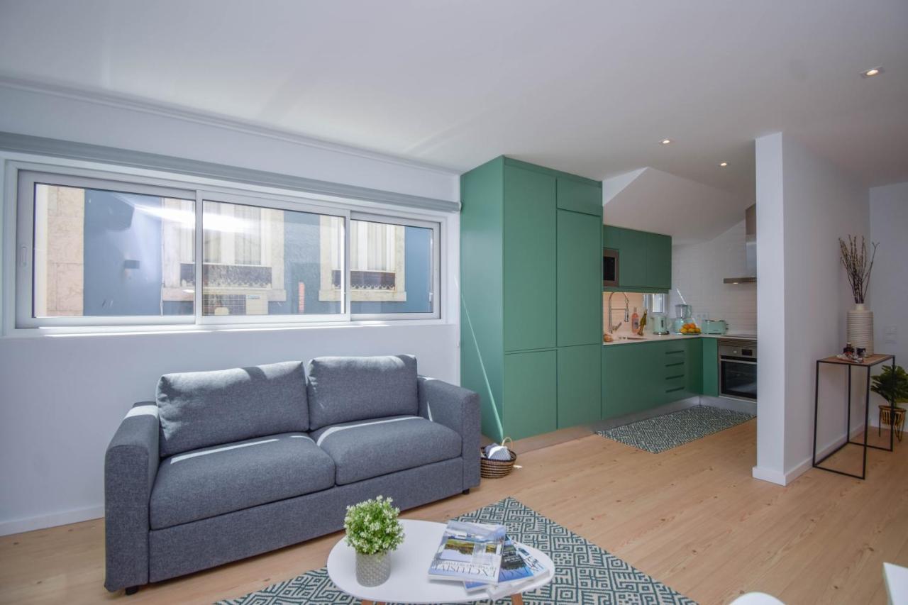 Central & Stylish 2 Bedroom Apartment W/ Balcony Cascais Esterno foto