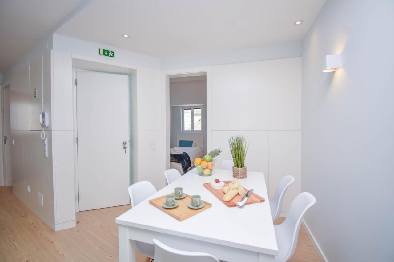 Central & Stylish 2 Bedroom Apartment W/ Balcony Cascais Esterno foto