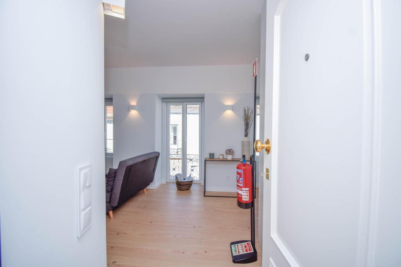 Central & Stylish 2 Bedroom Apartment W/ Balcony Cascais Esterno foto